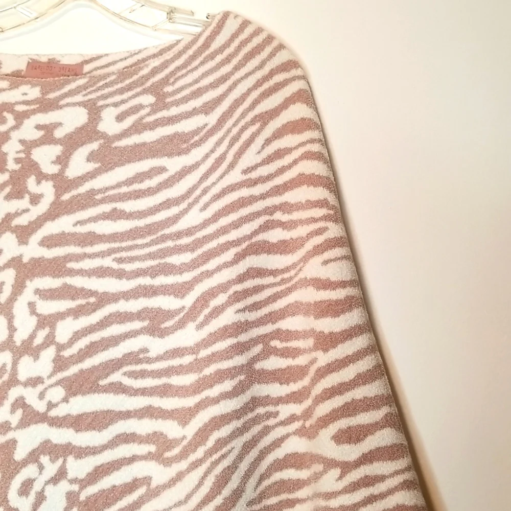 NWT Barefoot Dreams Cozy Ultra Lite Ocean Breeze Faded Rose Animal Print Poncho - Picture 4 of 8